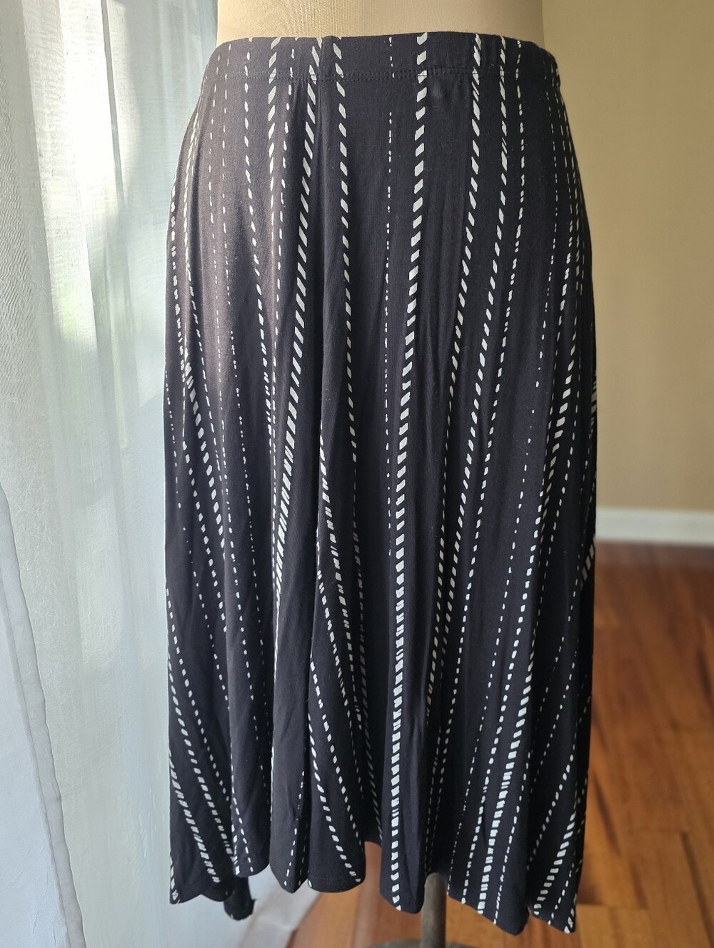 Black Cream Rayon Stretch Asymmetrical Handkerchief Midi Skirt Women's Large